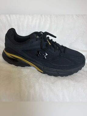 Under Armour Mens Apparition shoes in black and gold